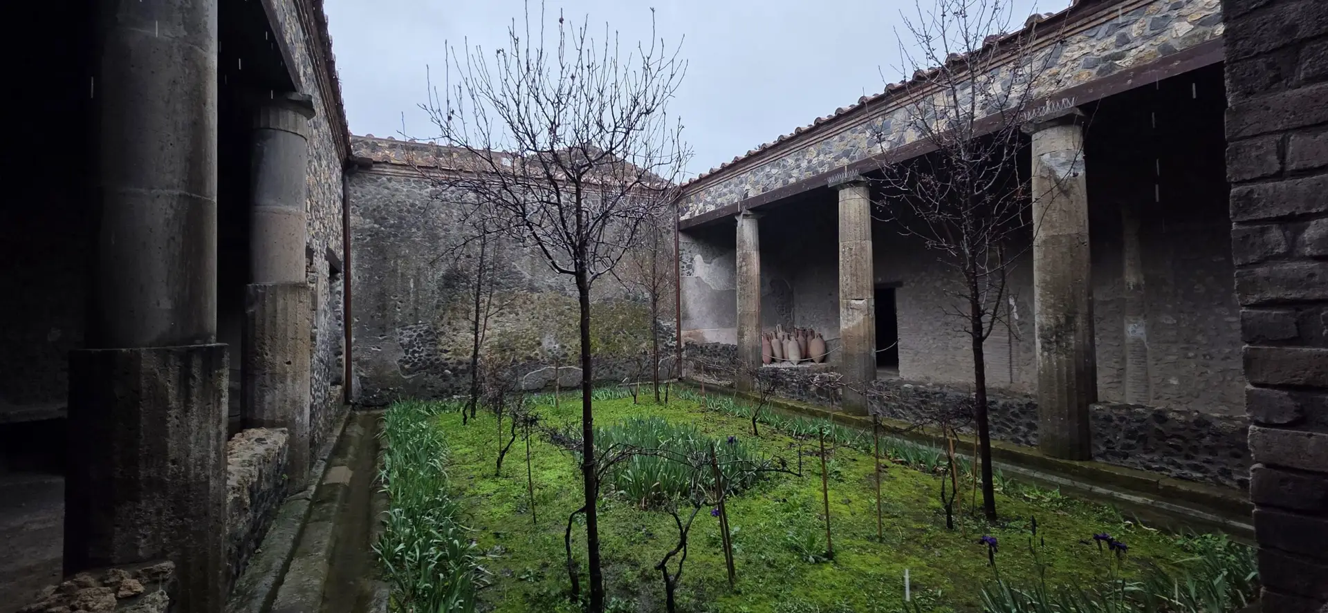 Peristil Casa della Nave Europa Pompeia