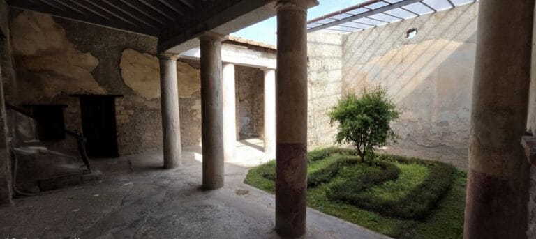 Peristil Casa I.7.19 Casa Efeb Pompeia Pompeii