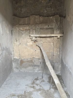 Porta de l'entrada  Casa de l'Efeb Pompeia Pompeii